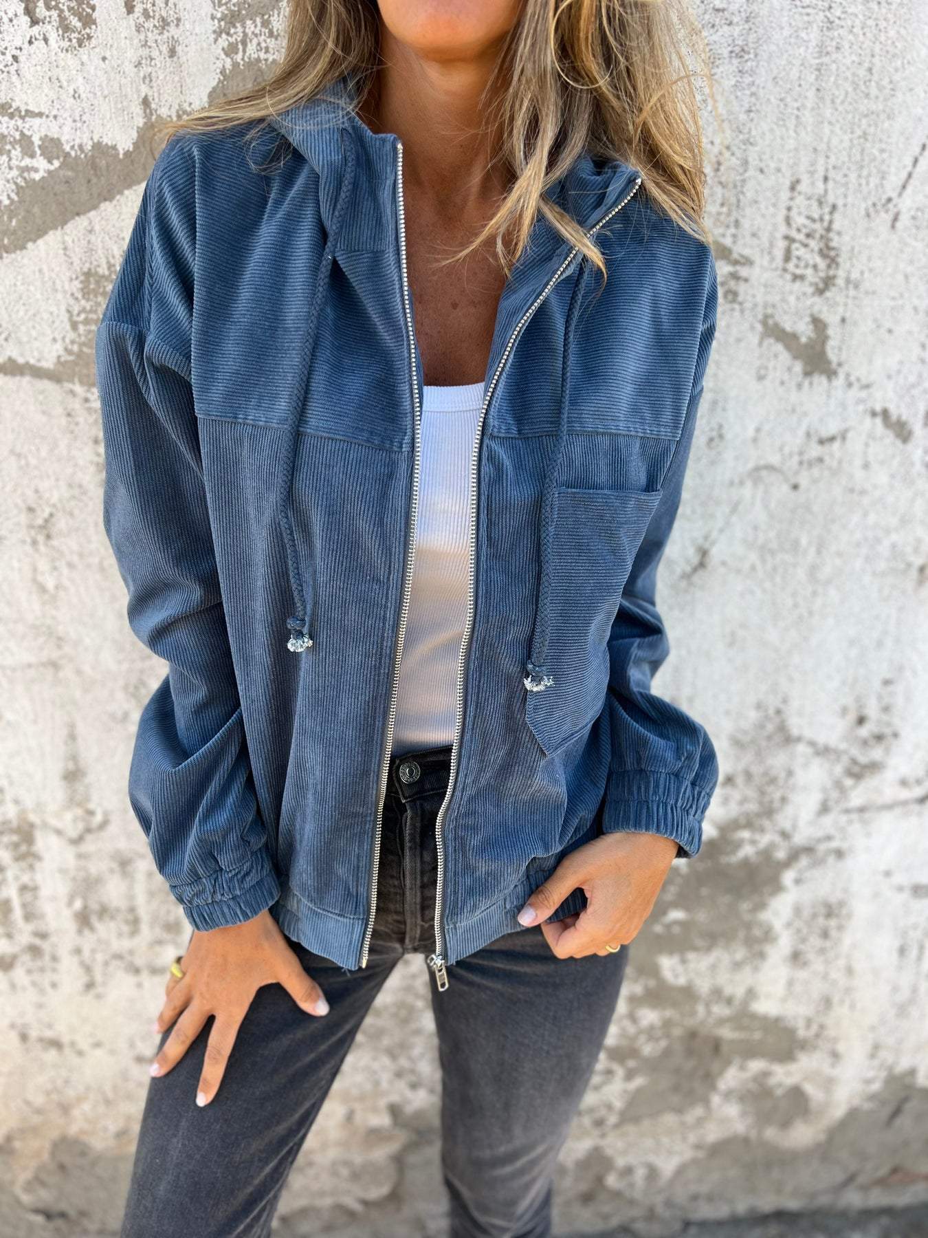 Lila - Casual jacket with hood and zip