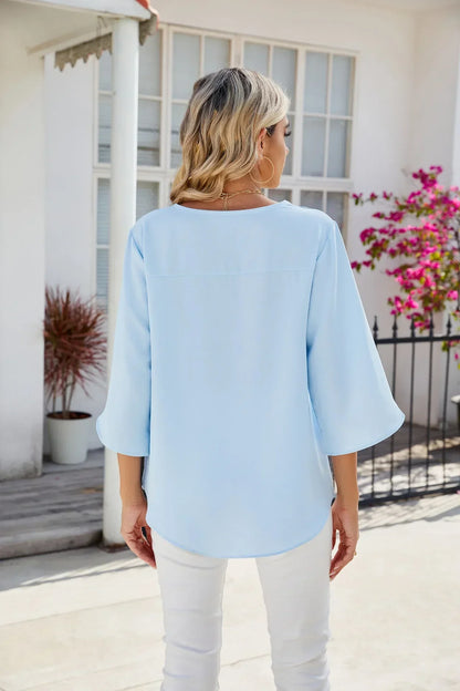 Cara - Stylish V-neck Blouse
