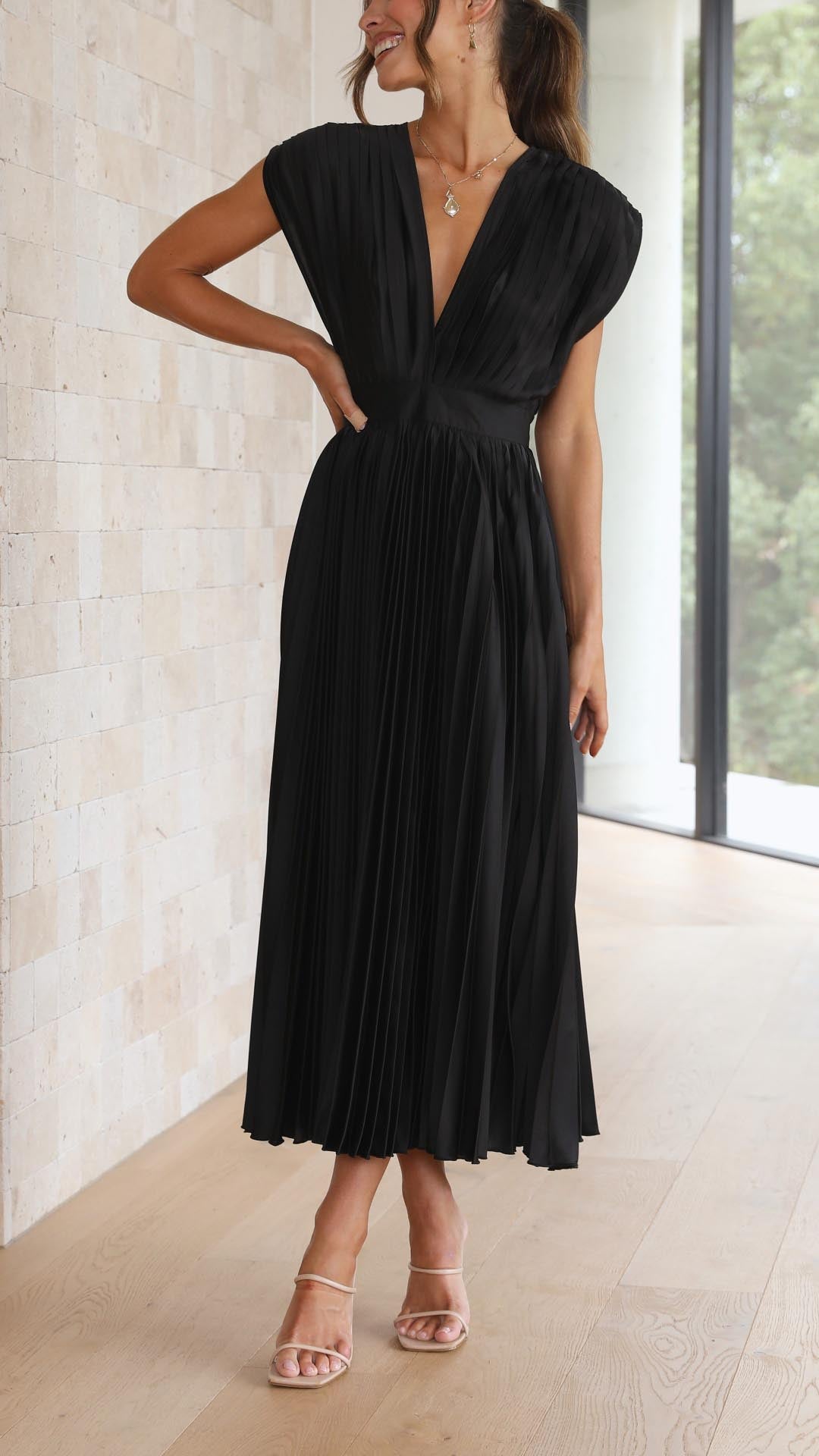 MARIANNE | ELEGANT PLEATED DRESS