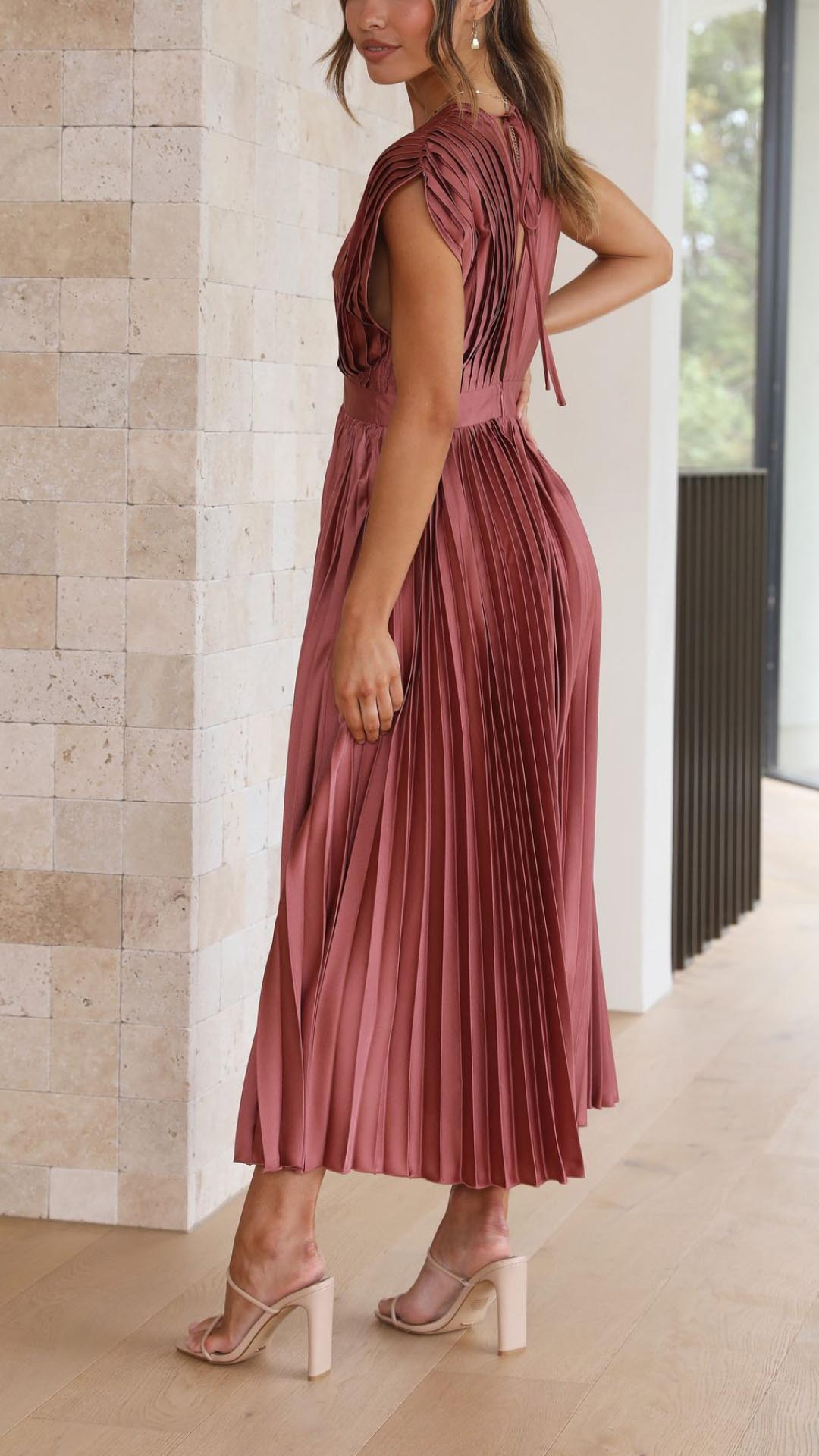 MARIANNE | ELEGANT PLEATED DRESS