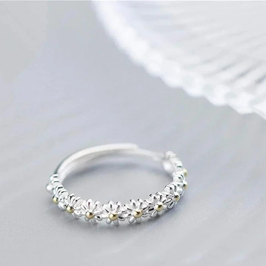 Magdalena | Hand-Painted Enamel Daisy Ring