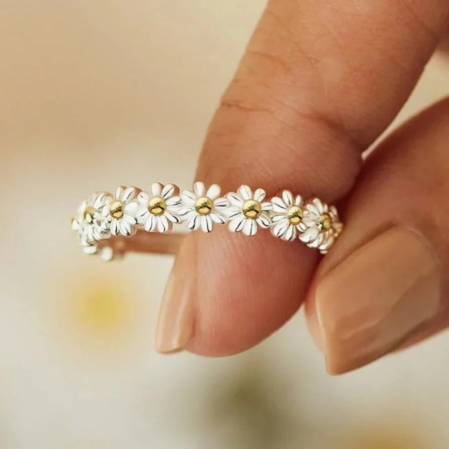Magdalena | Hand-Painted Enamel Daisy Ring