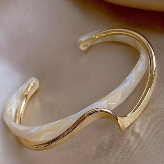 Galilea - White Opal Elegant Golden Bracelet